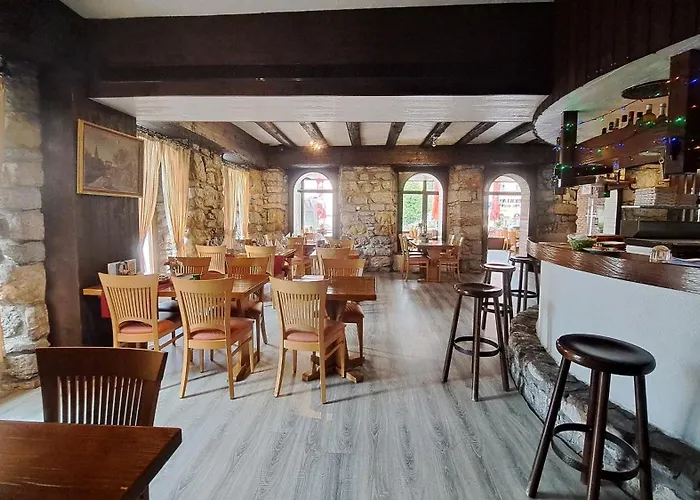 La Fontaine فندق 3*